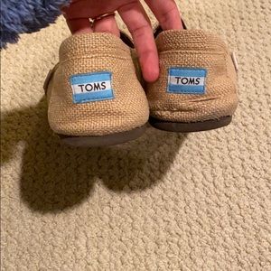 Toms
